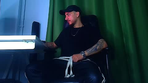 romaniamaster1 online show from April 2, 5:49 am