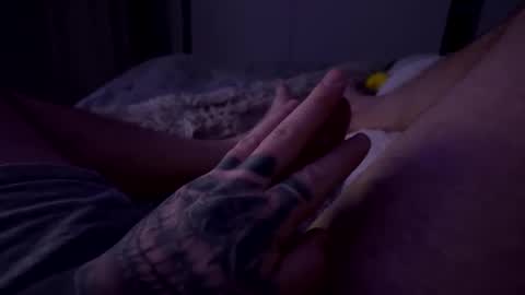 romanianguy1693 online show from April 27, 8:18 pm