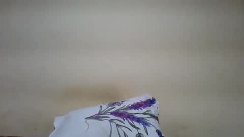 Snapshot of romantic2u4 chatting on March 4, 4:07 am Emma online show from March 4, 4:07 am