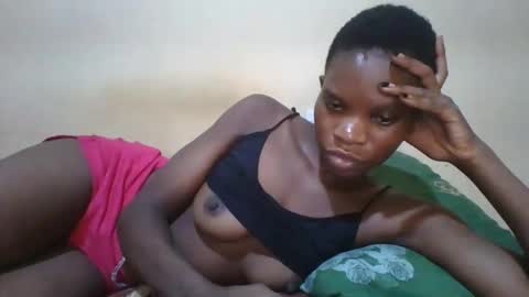 Snapshot of romantic2u4 chatting on April 11, 7:18 pm Emma online show from April 11, 7:18 pm