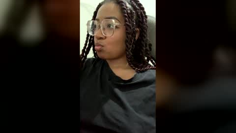 Is A Belle online show from December 15, 3:11 am