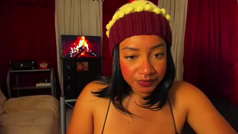 Snapshot of romantic_stargirl chatting on February 10, 1:43 am Is A Belle online show from February 10, 1:43 am