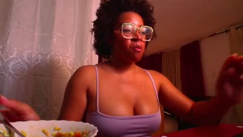 Snapshot of romantic_stargirl chatting on March 23, 12:03 am Is A Belle online show from March 23, 12:03 am