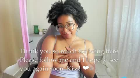 Snapshot of romantic_stargirl chatting on June 22, 3:25 am Is A Belle online show from June 22, 3:25 am