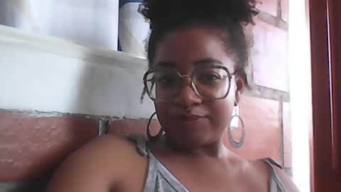Snapshot of romantic_stargirl chatting on June 29, 3:01 pm Is A Belle online show from June 29, 3:01 pm