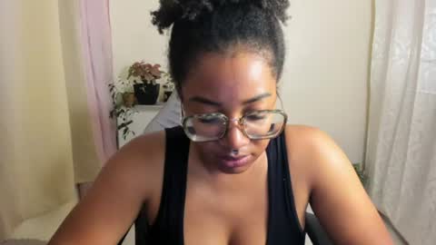 Snapshot of romantic_stargirl chatting on July 3, 2:51 am Is A Belle online show from July 3, 2:51 am