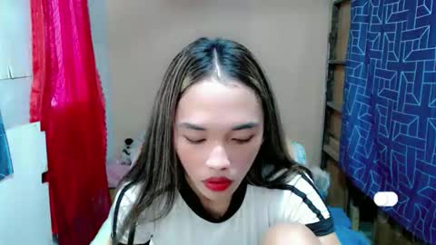 Snapshot of romanticslutxxx chatting on April 30, 9:52 pm empress online show from April 30, 9:52 pm
