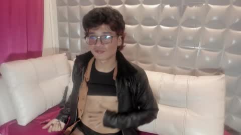 Ronald Thompson online show from February 26, 12:09 am