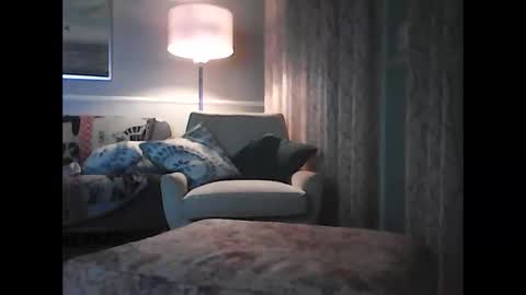 ronvlv online show from March 31, 1:40 am