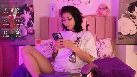 Snapshot of roose_eva chatting on May 13, 11:44 pm roose eva online show from May 13, 11:44 pm