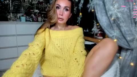 Aurora online show from December 21, 11:01 pm