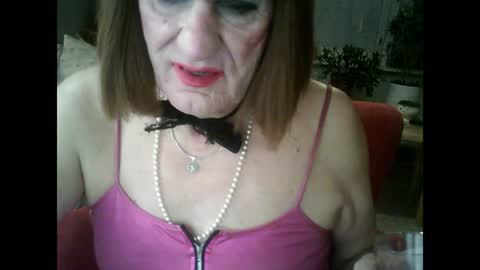 Snapshot of rosa_teevee chatting on December 3, 6:49 pm Tina online show from December 3, 6:49 pm