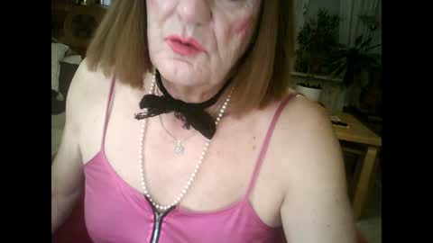 Snapshot of rosa_teevee chatting on December 3, 10:29 pm Tina online show from December 3, 10:29 pm