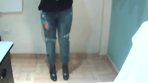 Snapshot of rosabells chatting on February 27, 10:21 pm Rosa online show from February 27, 10:21 pm