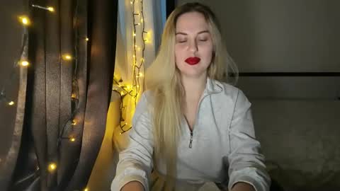 Rosali online show from October 18, 3:13 pm