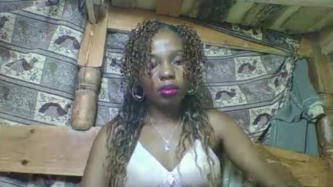 Snapshot of rosalinda933 chatting on April 18, 8:31 pm Rosalinda online show from April 18, 8:31 pm