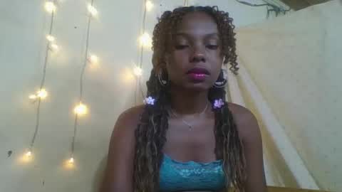 Snapshot of rosalinda933 chatting on April 20, 11:17 pm Rosalinda online show from April 20, 11:17 pm