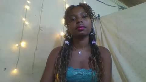 Snapshot of rosalinda933 chatting on April 21, 8:44 pm Rosalinda online show from April 21, 8:44 pm
