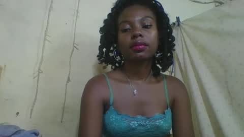 Snapshot of rosalinda933 chatting on April 22, 9:05 pm Rosalinda online show from April 22, 9:05 pm