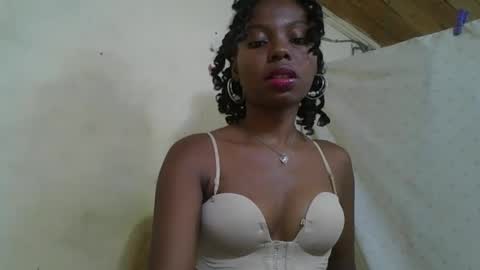 Snapshot of rosalinda933 chatting on April 25, 10:40 am Rosalinda online show from April 25, 10:40 am