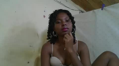 Snapshot of rosalinda933 chatting on April 26, 3:59 am Rosalinda online show from April 26, 3:59 am