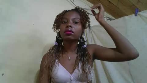 Snapshot of rosalinda933 chatting on April 26, 10:07 pm Rosalinda online show from April 26, 10:07 pm