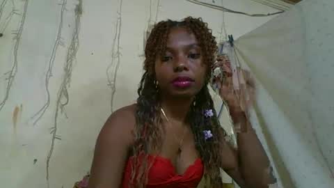 Snapshot of rosalinda933 chatting on May 4, 11:45 pm Rosalinda online show from May 4, 11:45 pm