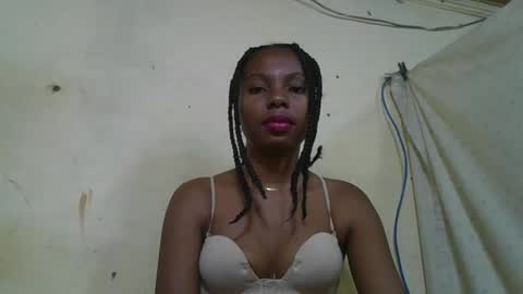 Snapshot of rosalinda933 chatting on May 6, 8:25 pm Rosalinda online show from May 6, 8:25 pm