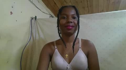 Snapshot of rosalinda933 chatting on May 10, 3:23 am Rosalinda online show from May 10, 3:23 am
