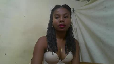 Snapshot of rosalinda933 chatting on May 18, 1:35 am Rosalinda online show from May 18, 1:35 am