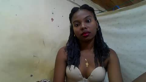 Snapshot of rosalinda933 chatting on May 18, 5:24 am Rosalinda online show from May 18, 5:24 am