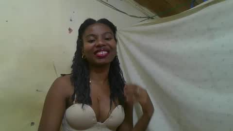 Snapshot of rosalinda933 chatting on May 18, 5:52 pm Rosalinda online show from May 18, 5:52 pm