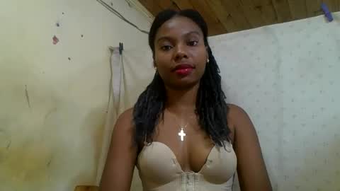Snapshot of rosalinda933 chatting on May 23, 10:14 pm Rosalinda online show from May 23, 10:14 pm