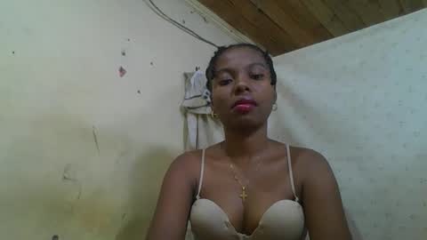 Snapshot of rosalinda933 chatting on May 29, 8:34 am Rosalinda online show from May 29, 8:34 am