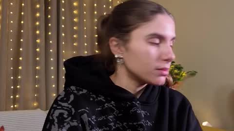 Kylie online show from January 10, 3:25 pm