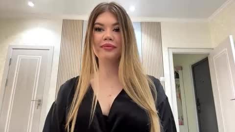 Snapshot of rosalynhouk chatting on March 1, 9:22 am Rosa online show from March 1, 9:22 am