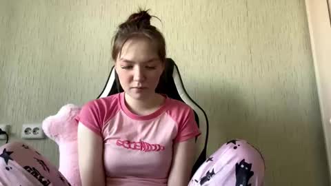 Snapshot of rosannafridley chatting on February 22, 9:19 am Rose online show from February 22, 9:19 am