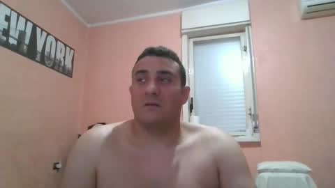 Snapshot of rosario1212 chatting on May 5, 10:40 pm Rosario online show from May 5, 10:40 pm
