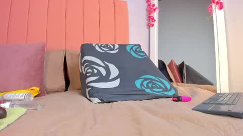 Snapshot of rose_thompson19 chatting on April 20, 8:10 pm Rosse online show from April 20, 8:10 pm