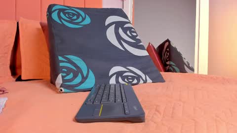 Snapshot of rose_thompson19 chatting on April 22, 7:15 pm Rosse online show from April 22, 7:15 pm
