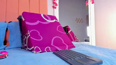 Snapshot of rose_thompson19 chatting on April 30, 7:09 pm Rosse online show from April 30, 7:09 pm
