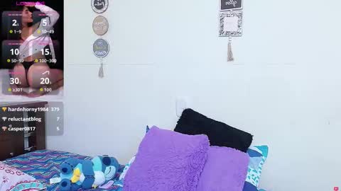 Snapshot of rose_towers4 chatting on January 17, 1:38 pm rose_towers4 online show from January 17, 1:38 pm