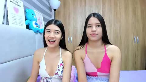 Snapshot of roseandmiah chatting on June 30, 2:56 am Rose y Miah online show from June 30, 2:56 am