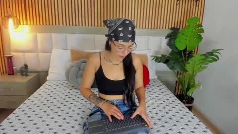 roseaurora online show from October 19, 1:23 pm