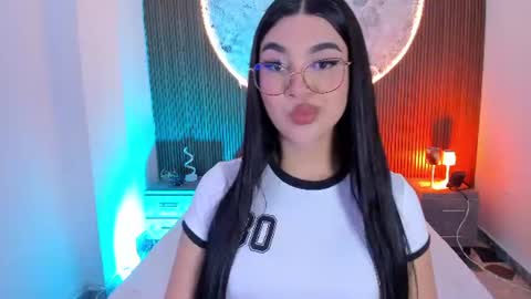Snapshot of rosecassie chatting on June 17, 1:56 pm Rose online show from June 17, 1:56 pm