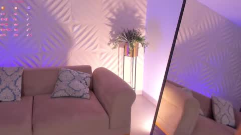 Snapshot of roseferrera chatting on March 9, 12:10 am Rose online show from March 9, 12:10 am