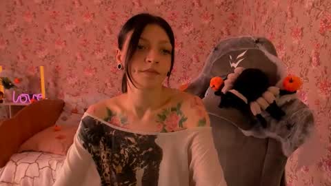 Snapshot of roselolly chatting on October 29, 6:59 am Lola online show from October 29, 6:59 am