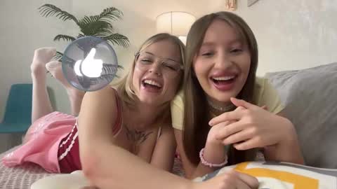 Sophie and Sarah online show from December 5, 6:37 pm