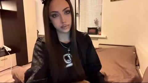 Mimi online show from November 28, 1:58 pm