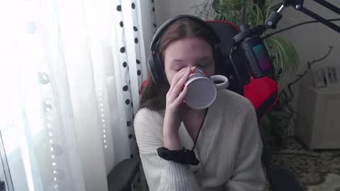 Lina online show from April 5, 9:06 am